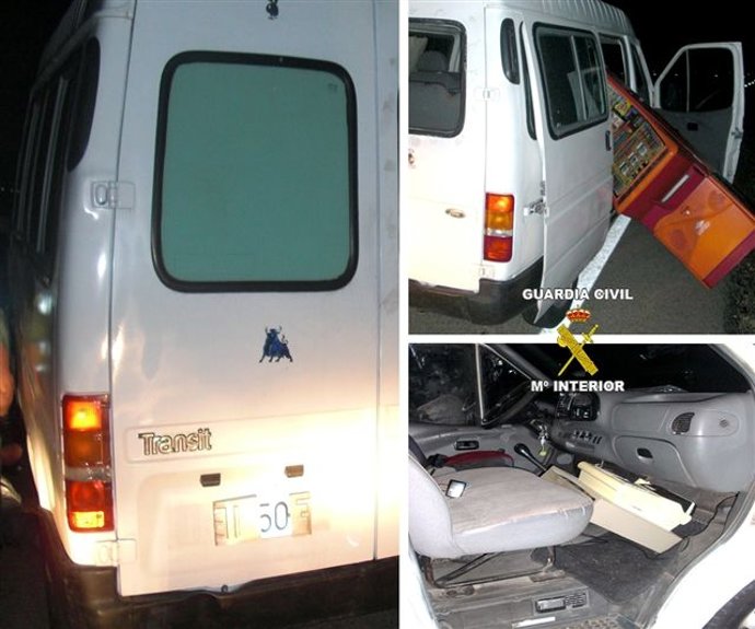 Furgoneta matrículas dobladas