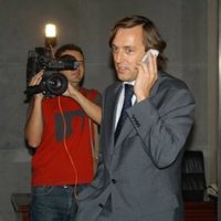 El PP dice la ley de Francia para deportar gitanos es "legítima", pero advierte de que "traslada el problema" al resto 