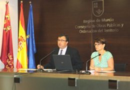 El consejero de Obras Públicas y Ordenación del Territorio, José Ballesta, y la 