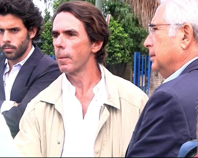 Aznar visita la frontera de Melilla