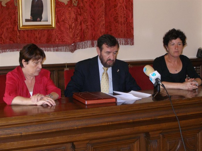 El Gobierno entrega al Ayuntamiento de Olite el 'Catálogo de bienes muebles de s