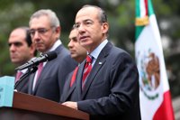 Calderón dice que subirá los impuestos si el Congreso no aumenta los recursos para la lucha contra el crimen