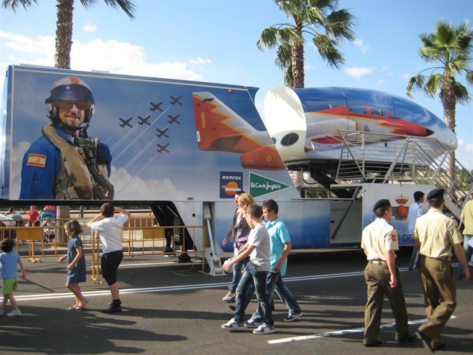 El emulador del caza de la Patrulla Águila, en un centro de El Corte Inglés.