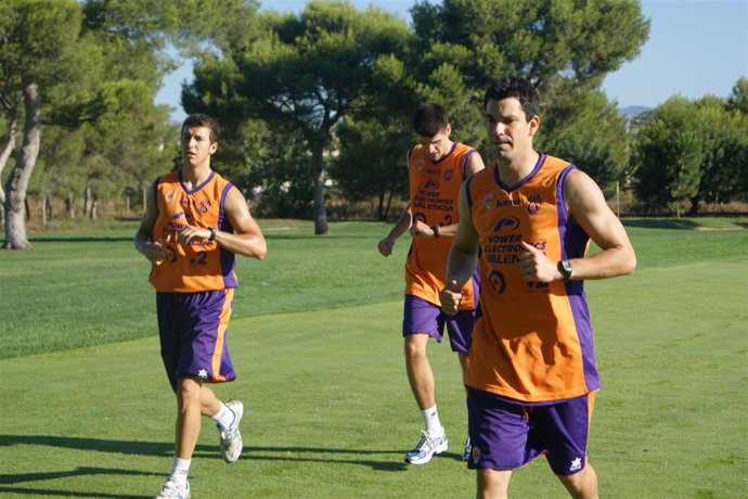 Los jugadores del Power Electronics Valencia José Simeón, Marc Fernández y Rafa 