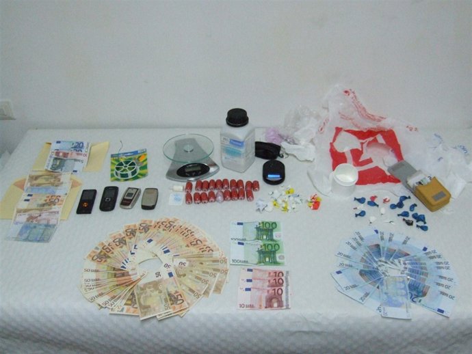 Matrerial incautado por la Guardia Civil en Navarra y Madrid.