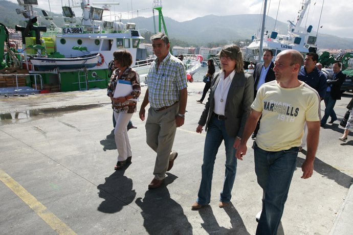 Rosa Quintana trasladarase á confraría de Portosín, onde manterá un encontro con