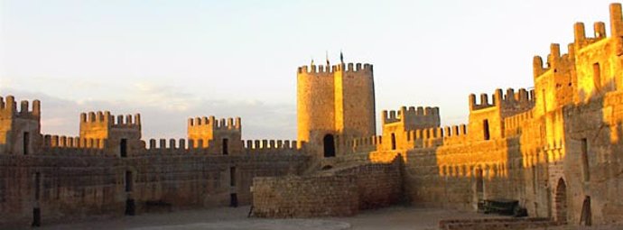 el patio del castillo de Baños de la Encina, donde se grabarán escenas del Capit