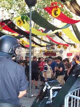 Mossos en la Plaza del Raspall de Gràcia