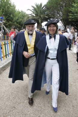 A conselleira de mar, Rosa Quintana asiste a Festa da Ameixa de Carril