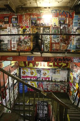 Interior del edificio okupa Tacheles, en Berlín