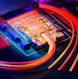 Procesador Intel con conexión de datos de 10 Gbps por fibra óptica