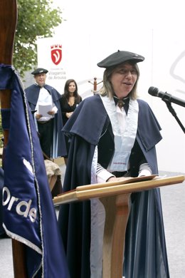 A conselleira de mar, Rosa Quintana asiste a Festa da Ameixa de Carril