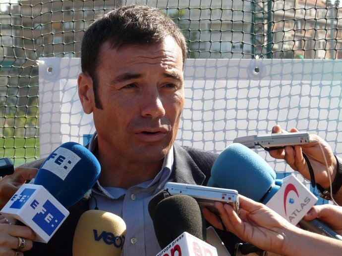 Tomás Gómez durante su visita a los campos del Canal