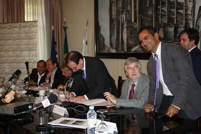 Autoridades políticas durante la presentación del Proyecto Self-Prevention