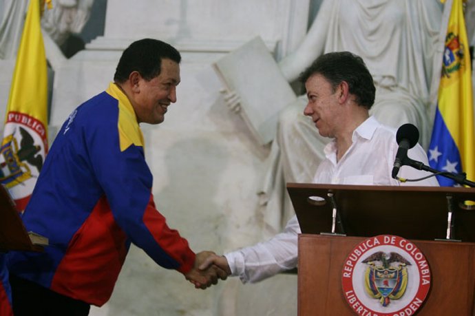 Los presidentes de Venezuela, Hugo Chávez, y de Colombia, Juan Manuel Santos.