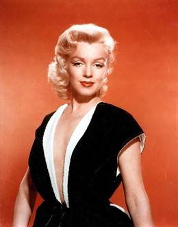 La actriz Marilyn Monroe posa para un retrato en el año 1951