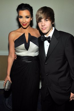 La 'celebrity' Kim Kardashian y el cantante Justin Bieber juntos en la cena de C