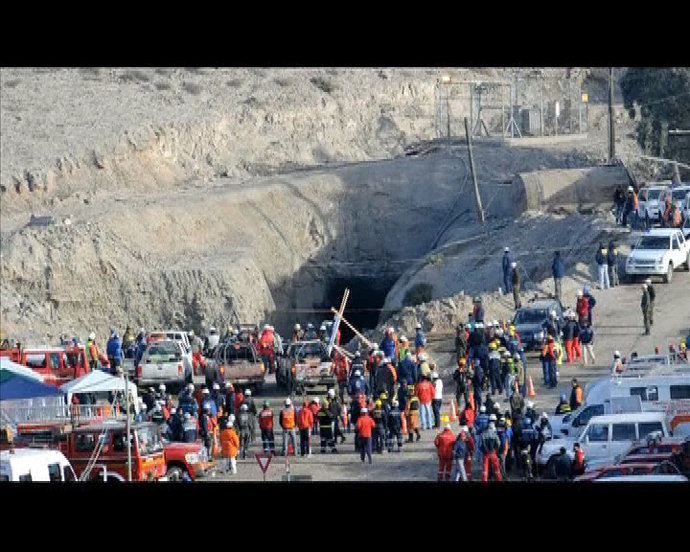 Se establece contacto visual con los mineros 