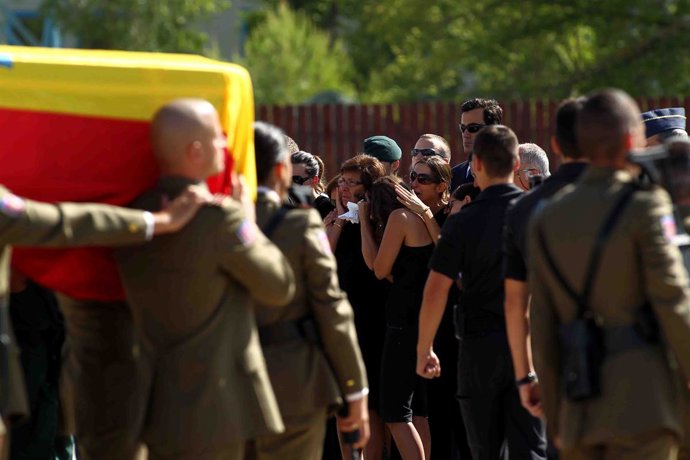 Féretros con los cuerpos de guardias civiles muertos en Afganistán