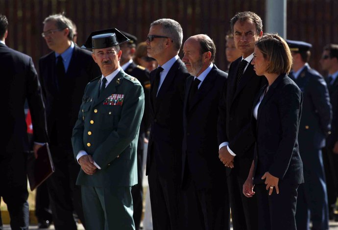 Zapatero recibe los cuerpos de los dos guardias civiles muertos en Afganistán