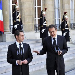 Zapatero y Sarkozy tras el funeral por el gendarme