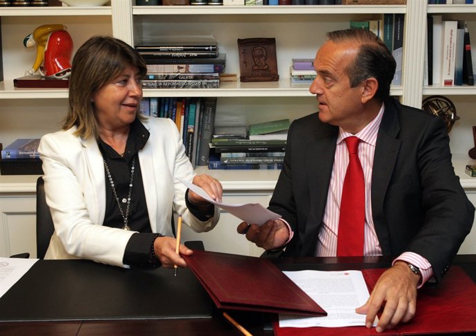 A conselleira do Mar, Rosa Quintana, asinará un convenio co presidente da Autori