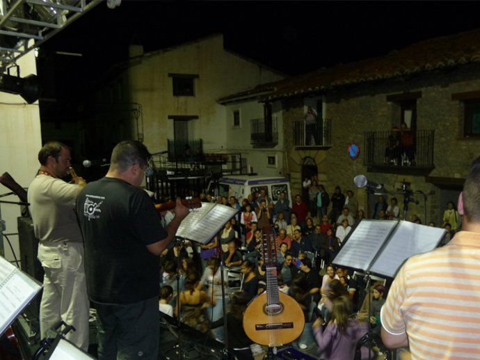 Astí queda ixo! toca en Linares de Mora