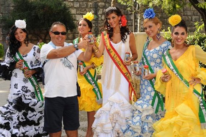 La Reina de las Fiestas del Verdeo con sus Damas de honor y corte