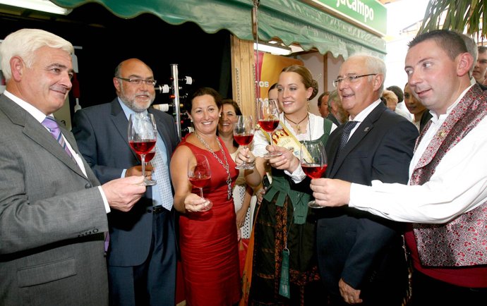 La consellera de Agricultura, Maritina Hernández, durante su visita a Ferevin, e