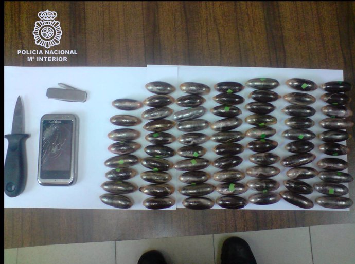 'Bellotas' de hachís encontradas en el coche de los jóvenes detenidos