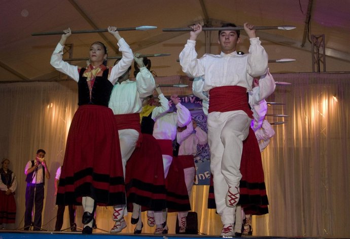 Imagen de danzas cántabras. 