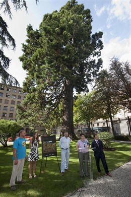 Sanzberro en la presentación de un libro sobre los monumentos naturales de Navar