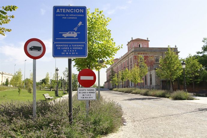 Ayto. Boadilla Del Monte.FOTONOTICIA. El Tráfico De Acceso Al Palacio Del Infant