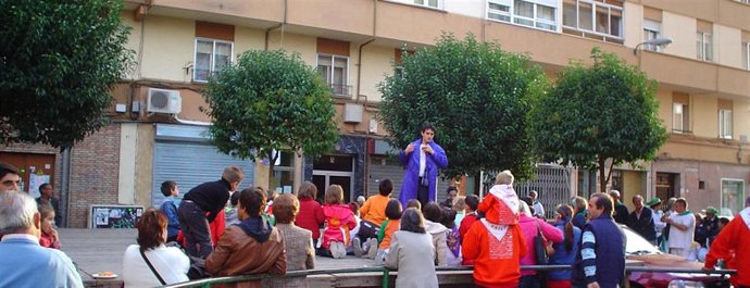 Un integrante de Rompenubes, durante una jornada de cuentacuentos.