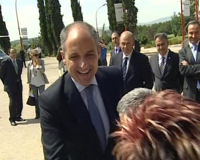 Camps afirma que "todo es un montaje"