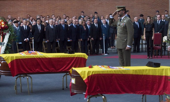 Los pPríncipes presiden el funeral por los guardias civiles asesinados en Afgani