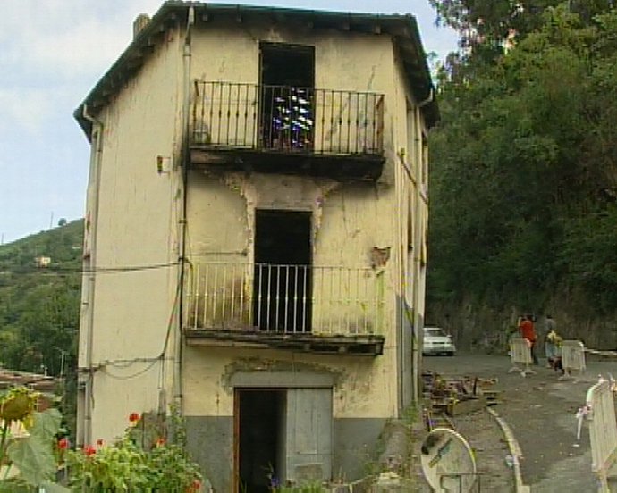 Incendio en una casa en  el barrio de Bilbao de Castrejana MinOro
