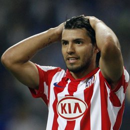 El Atlético de Madrid agudiza su crisis en Oporto, Kun Agüero
