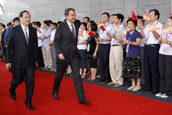 Zapatero llega al pabellón de España en Shangai