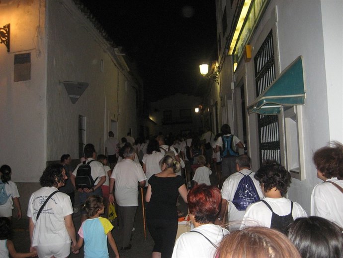 Participantes en la I Ruta Senderista 'Luna de Agosto'