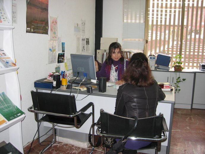 HUELVA   Nota Y  Foto  Empleo
un saludo        