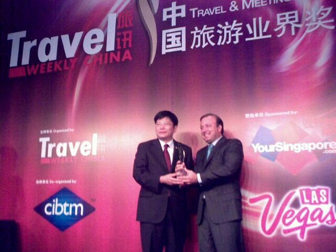 Joan Mesquida recibe el premio que reconoce a España como mejor destino vacacion