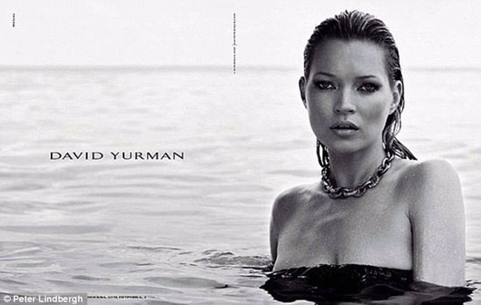 Kate Moss posa desnuda para una marca de joyas