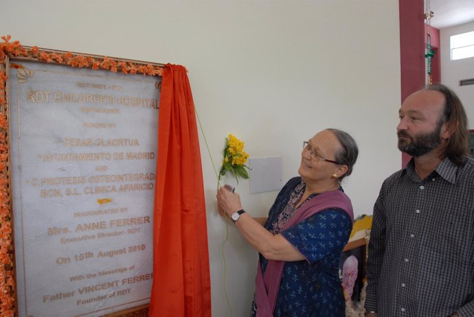 Inauguración de un hospital infantil de la Fundación Vicente Ferrer en India
