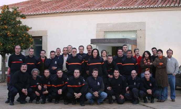 Miembros de la Agrupación de Voluntarios de Protección Civil de Valencia de Alcá