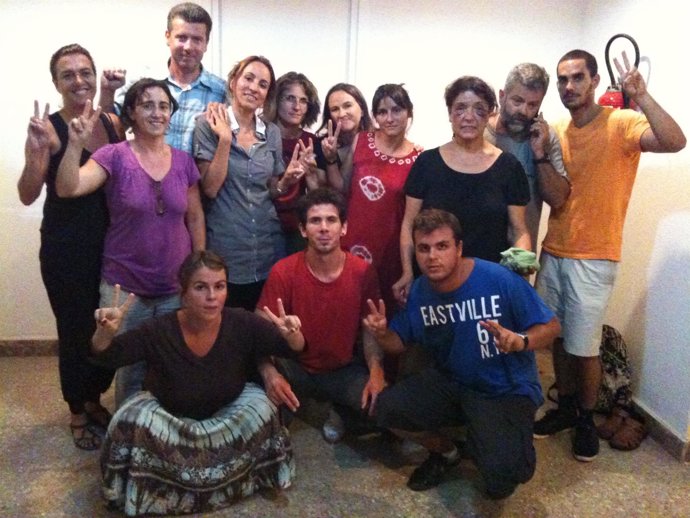 activistas canarios retenidos en la Casa de España de El Aaiún, tras ser detenid