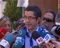 López dice que siguen negociando la transferencia de políticas activas y espera que el PNV "no juegue a la contra"