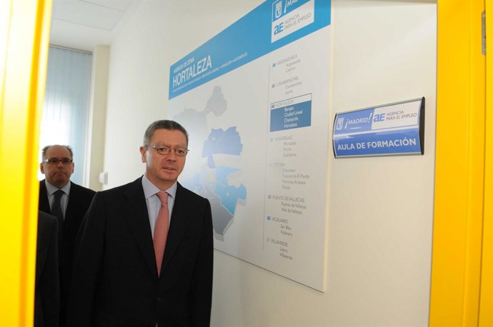 Gallardón visita la Agencia para el Empleo de Hortaleza