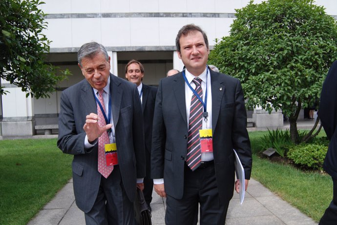 El presidente del CEIBS, Pedro Nueno, y el alcalde de Barcelona, Jordi Hereu, en
