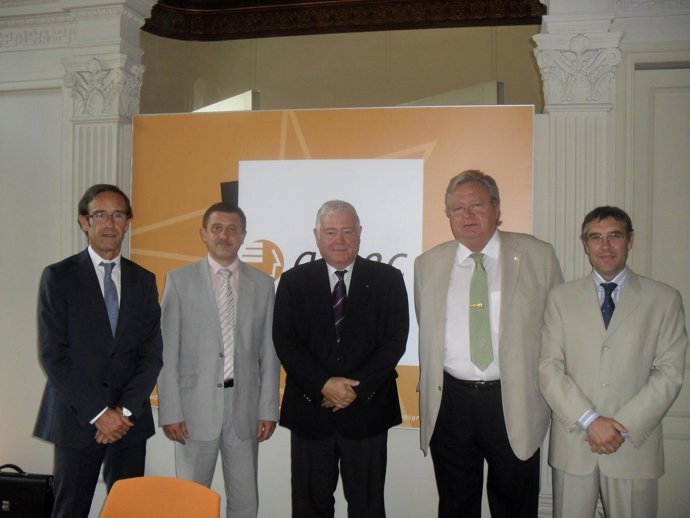 Firma del convenio de colaboración entre Ascamm y Amec